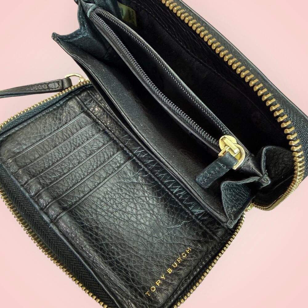 Tory Burch Black Leather Wristlet Wallet Embossed Logo Zip Bi Fold Card Holder - Picture 8 of 9